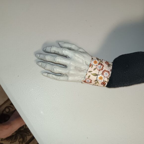 Creepy Dawn the Animated Crawling Zombie Girl Indoor or Covered Outdoor Appx 26" - Picture 8 of 13